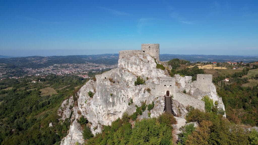 Tuzlanski kanton: Od slanih jezera do tvrđava, planina i domaćih okusa