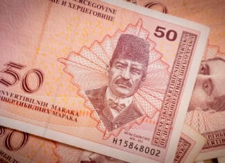 Plate u Tuzlanskom kantonu: Razlika između Tuzle i Doboj Istoka čak 433 KM "novac, novčanice, novci,KM, marke"