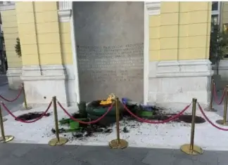 Devastiran prostor oko Vječne vatre u Sarajevu, policija traga za počiniocima
